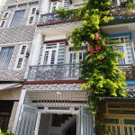 Đường thông 6m, gần chợ Hiệp Thành. Nhà được 2 lầu khu dân trí cao