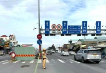 Thi công cầu vượt Ngã Tư Đình (Quận 12 cũ), CSGT TP.HCM hướng dẫn người dân đi theo lộ trình mới